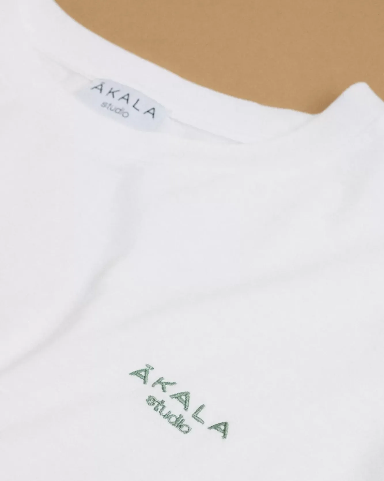 The Akala Studio Camiseta Oversize Blanca Discount