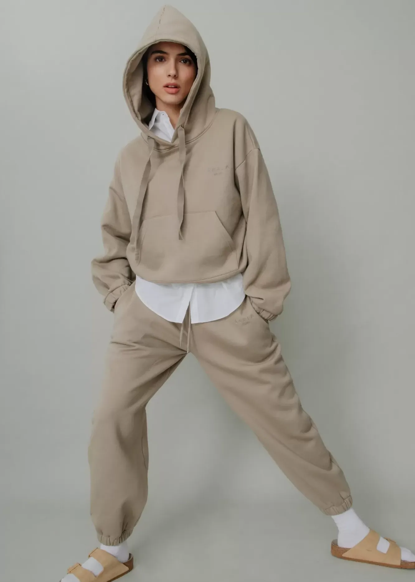 The Akala Studio Pantalones Sand Discount