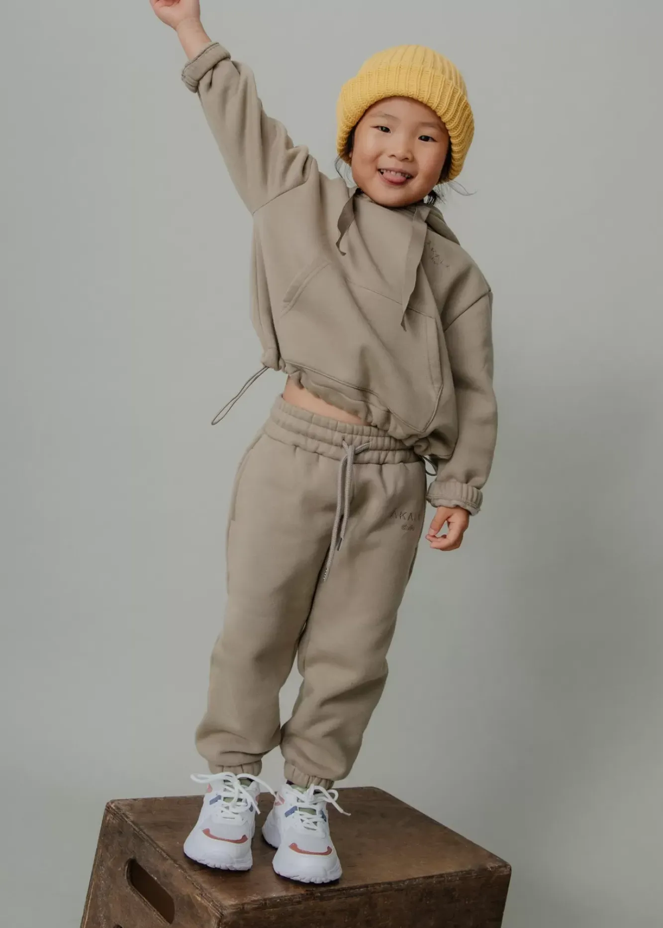 The Akala Studio Pantalones Sand Nina Cheap